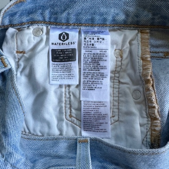 Levi's women's light wash button fly cut off shorts size 25 - Picture 2 of 3